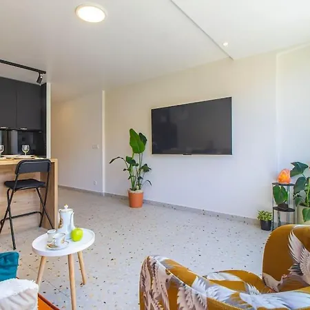 Elegant Oasis * Split