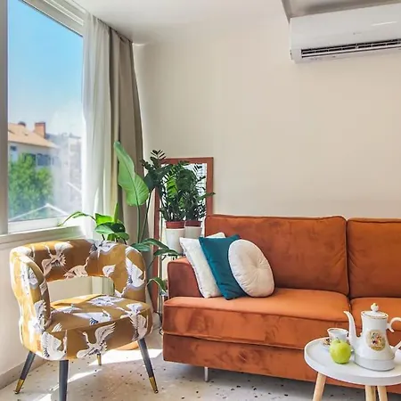 Elegant Oasis * Split